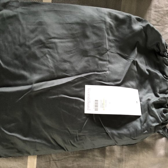 Room & Board tailored sateen full fitted sheet, color Dark slate, New with Tags - Picture 3 of 3
